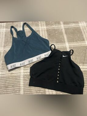 Nike sports bras size small